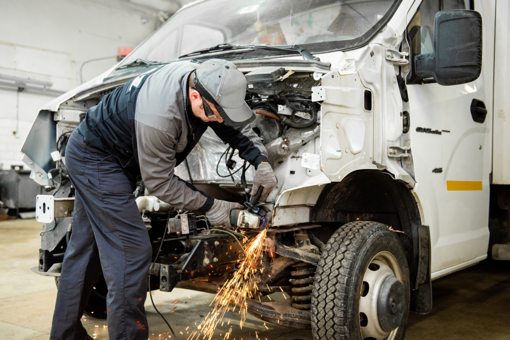 СТО «АвтоГАЗ Колядичи» предлагает качественный кузовной ремонт легковых и грузовых автомобилей.